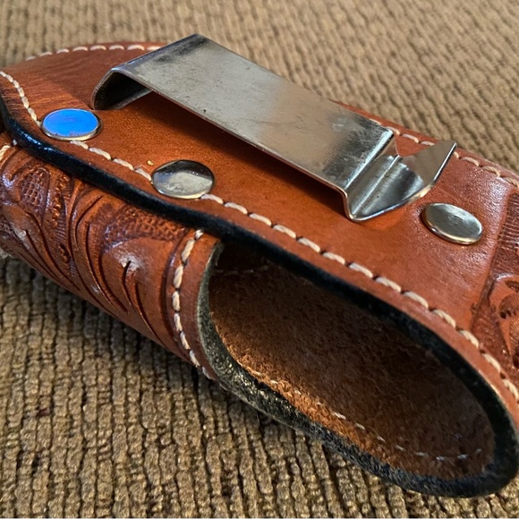 Leather Clip Phone Holder - Picture 2 of 4